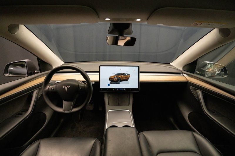 Tesla Model Y bild 17