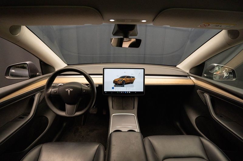 Tesla Model Y bild 13