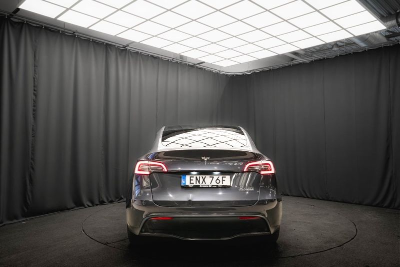Tesla Model Y bild 8