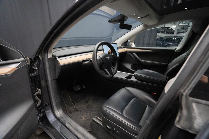 Tesla Model Y bild 19