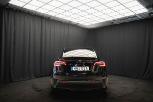 Tesla Model Y bild 8