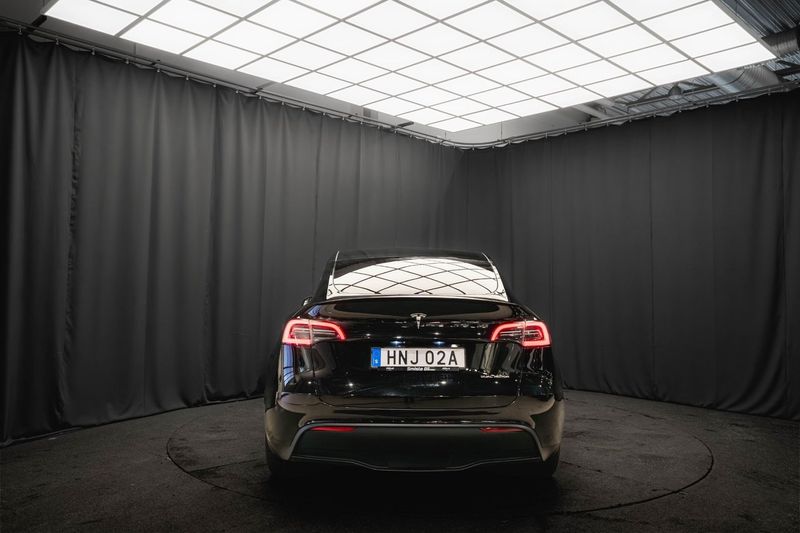 Tesla Model Y bild 8