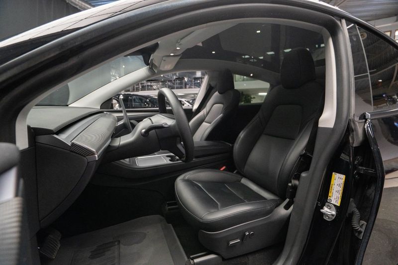 Tesla Model Y bild 15
