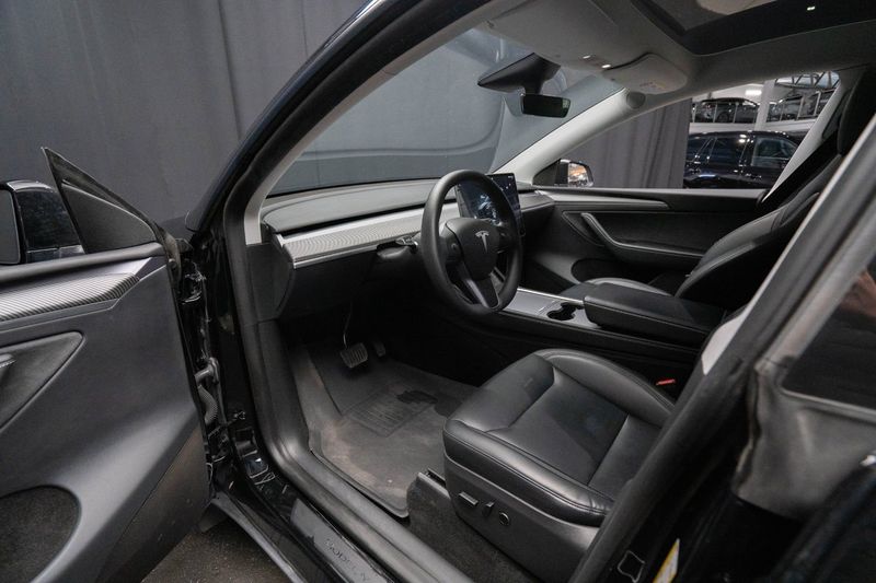Tesla Model Y bild 14
