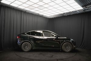 Tesla Model Y bild 6