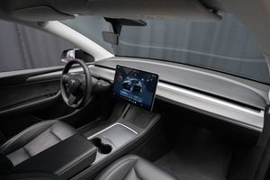 Tesla Model Y bild 13
