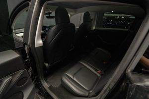 Tesla Model Y bild 17