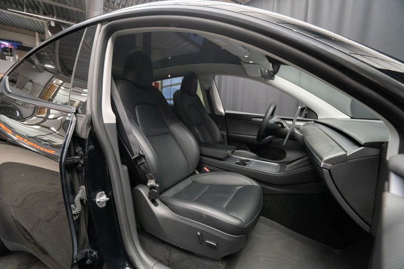 Tesla Model Y bild 16