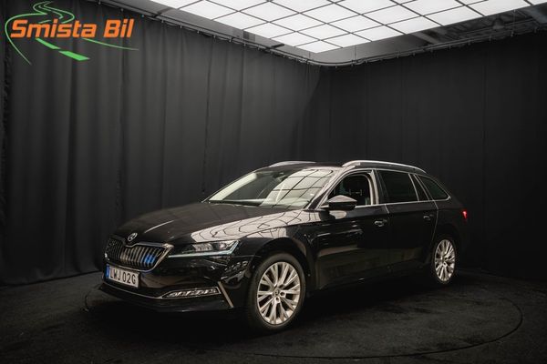 Skoda Superb iV BUSINESS STYLE DRAG B-VÄRMARE KAMERA COCKPIT MOMS - 2023
