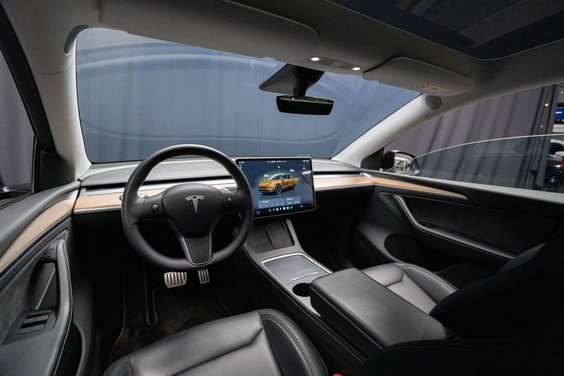 Tesla Model Y bild 11