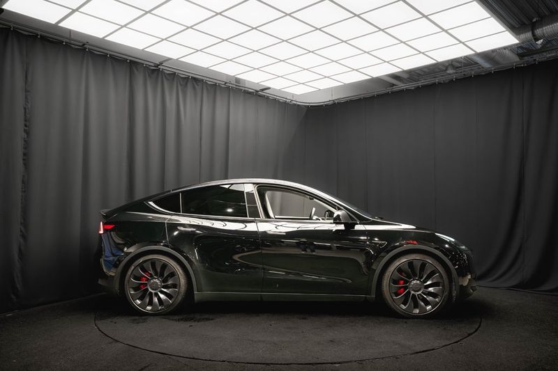 Tesla Model Y bild 6