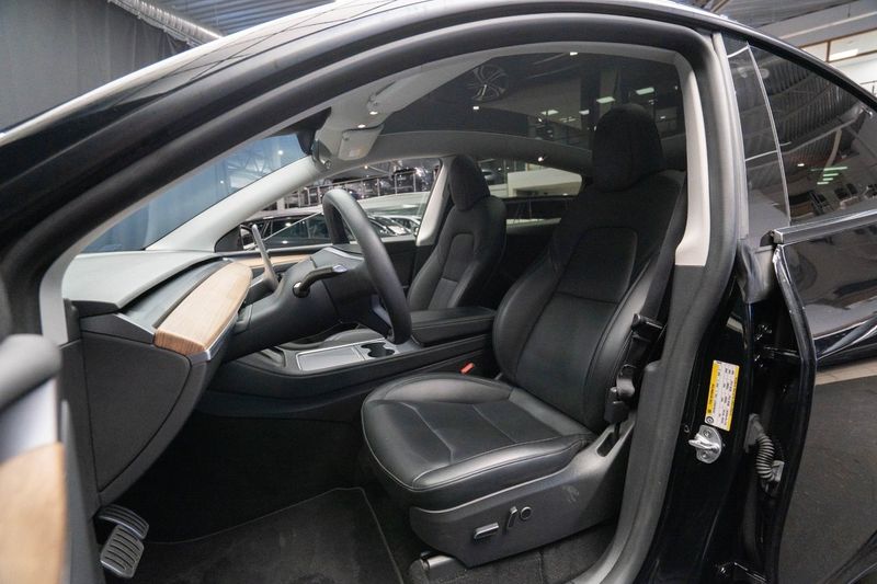Tesla Model Y bild 15