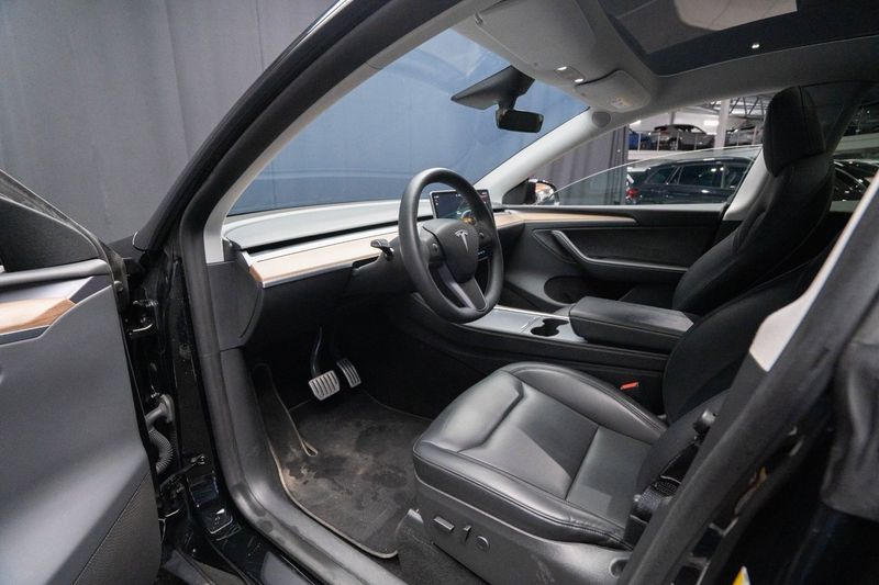 Tesla Model Y bild 14