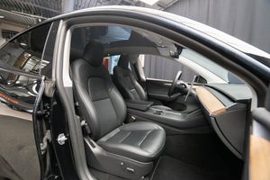 Tesla Model Y bild 16