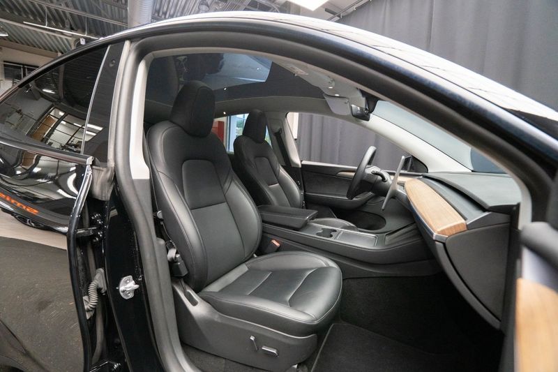 Tesla Model Y bild 16