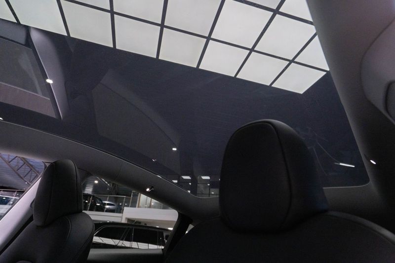 Tesla Model Y bild 12