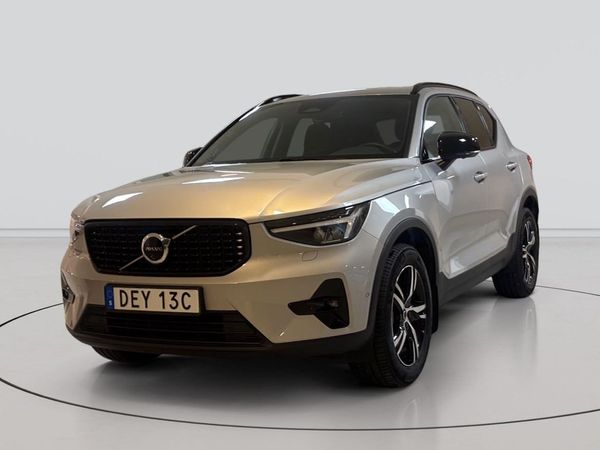 Volvo XC40 B3 FWD Bensin Plus Dark - 2025