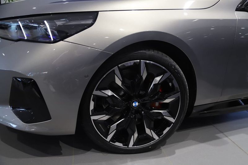 BMW i5 bild 8