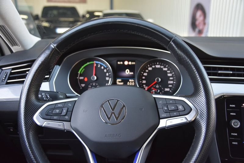 Volkswagen Passat bild 13