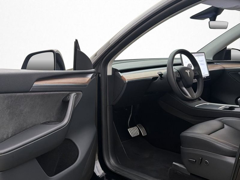 Tesla Model Y bild 12