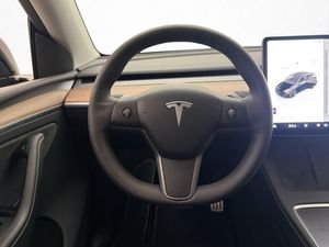 Tesla Model Y bild 16