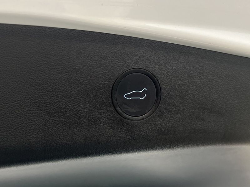 Tesla Model 3 bild 28