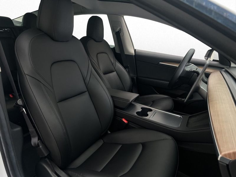 Tesla Model 3 bild 13