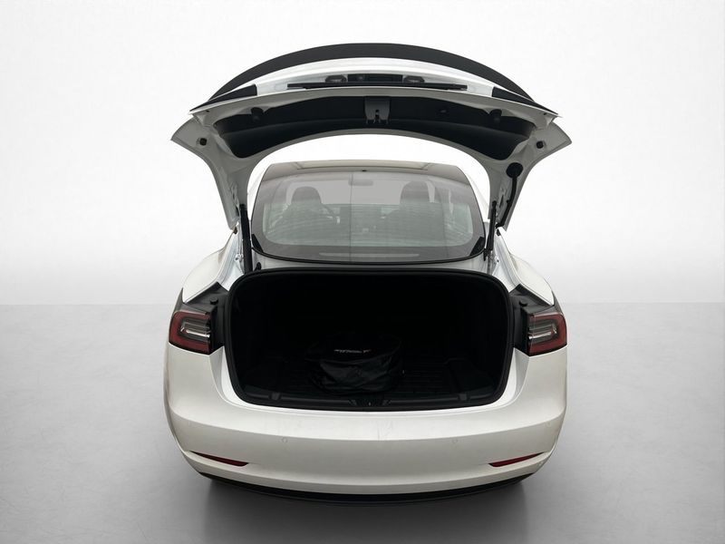 Tesla Model 3 bild 10