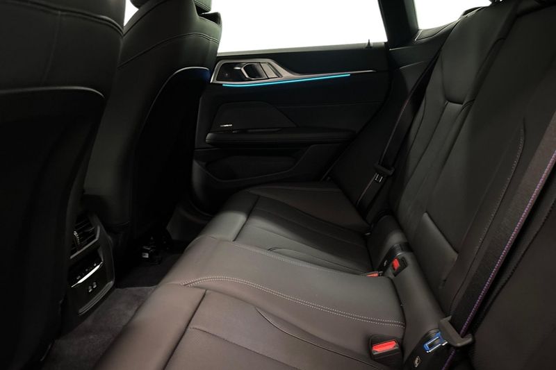 BMW i4 bild 11