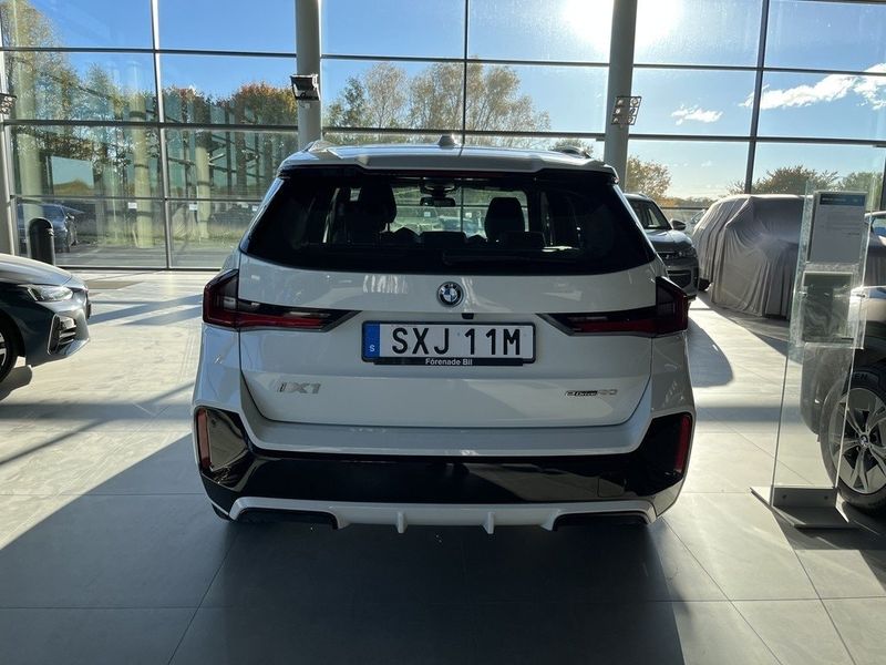 BMW iX1 bild 12