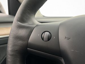 Tesla Model 3 bild 20