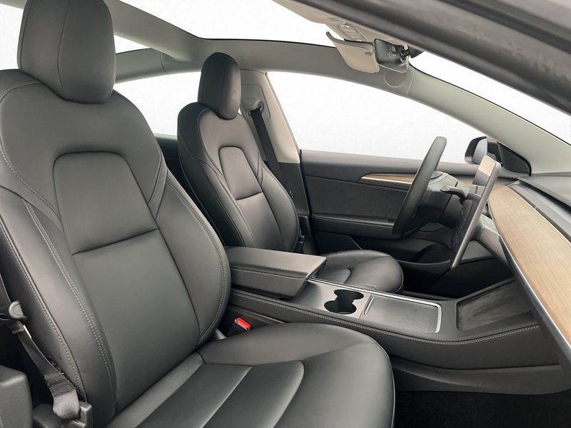 Tesla Model 3 bild 15