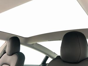 Tesla Model 3 bild 17