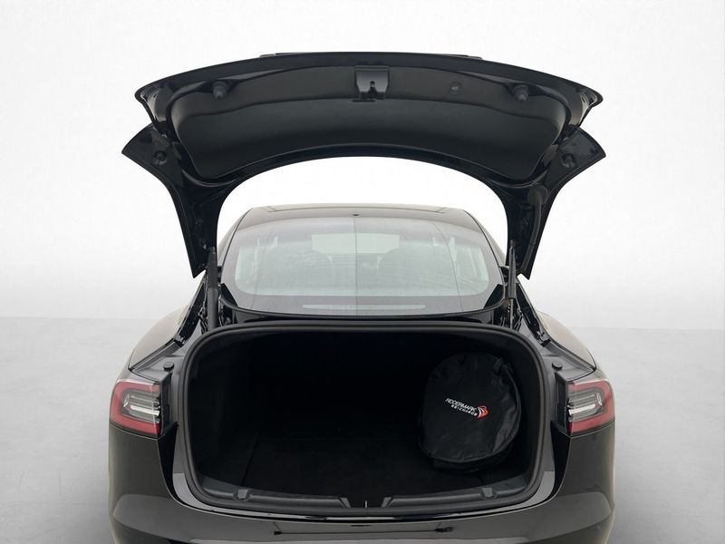 Tesla Model 3 bild 11