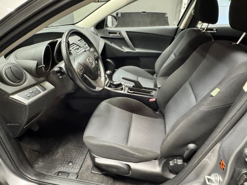 Mazda 3 bild 8