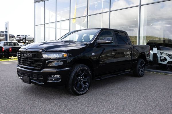 Dodge Ram 1500 5.7 HEMI V8 Night Edition 401 HK Panorama OMG LEV! - 2026