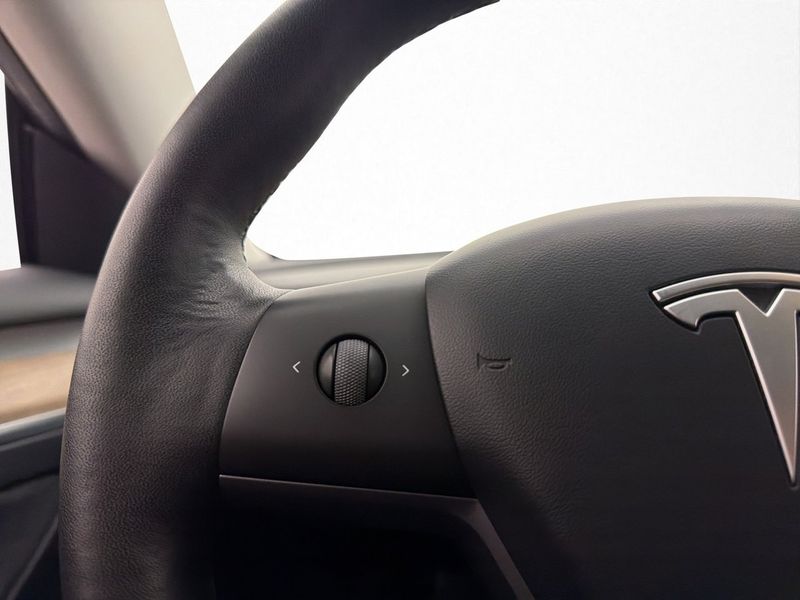 Tesla Model 3 bild 15