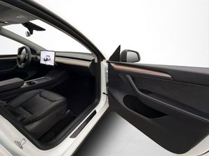 Tesla Model Y bild 28