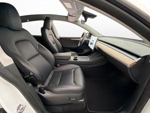 Tesla Model Y bild 27