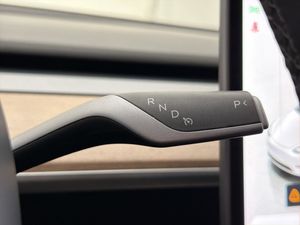Tesla Model Y bild 19