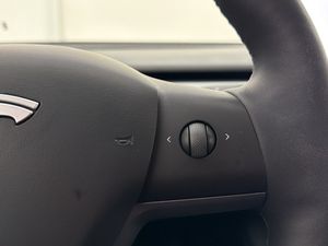Tesla Model Y bild 18