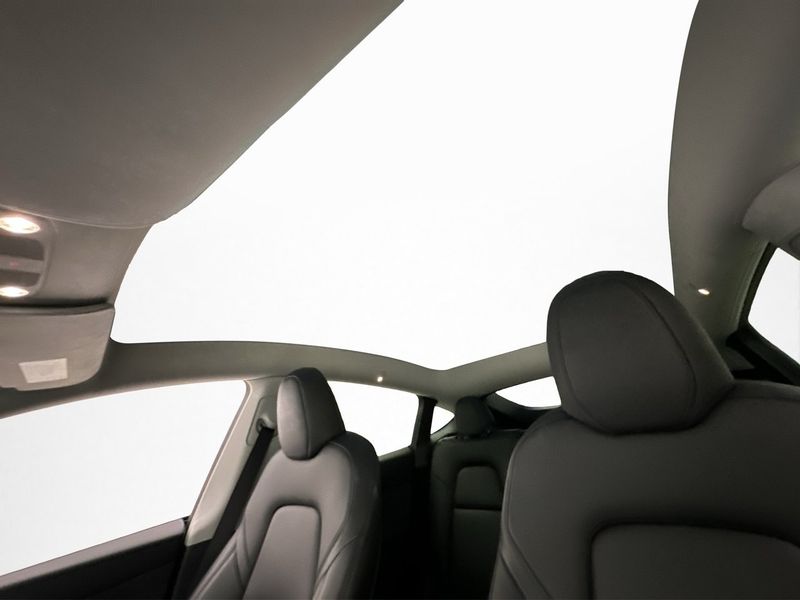 Tesla Model Y bild 12