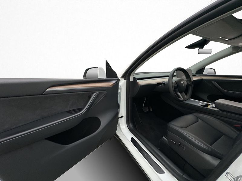 Tesla Model Y bild 11