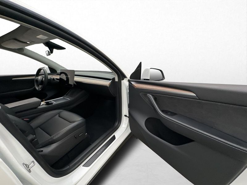 Tesla Model Y bild 25