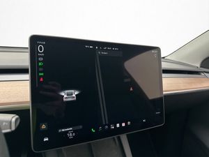 Tesla Model Y bild 19