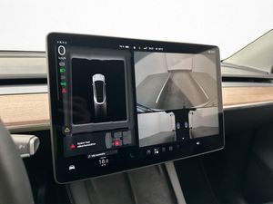 Tesla Model Y bild 18