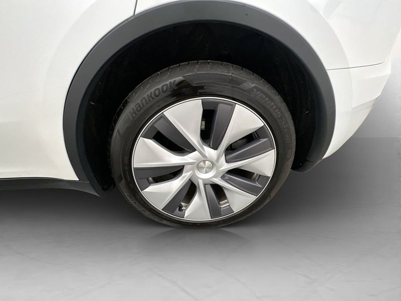 Tesla Model Y bild 32