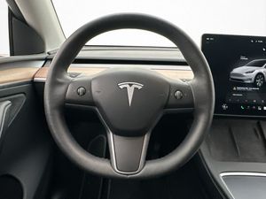 Tesla Model Y bild 15