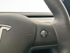 Tesla Model Y bild 17