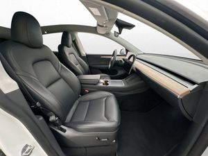 Tesla Model Y bild 26